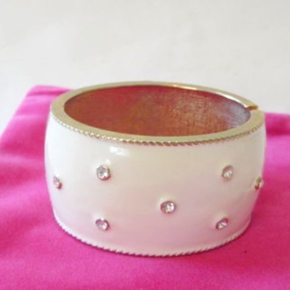 AMEDEO NYC Oval White Enamel Hinged Cuff Bangle Bracelet Size 7-1/2" - Picture 4 of 6